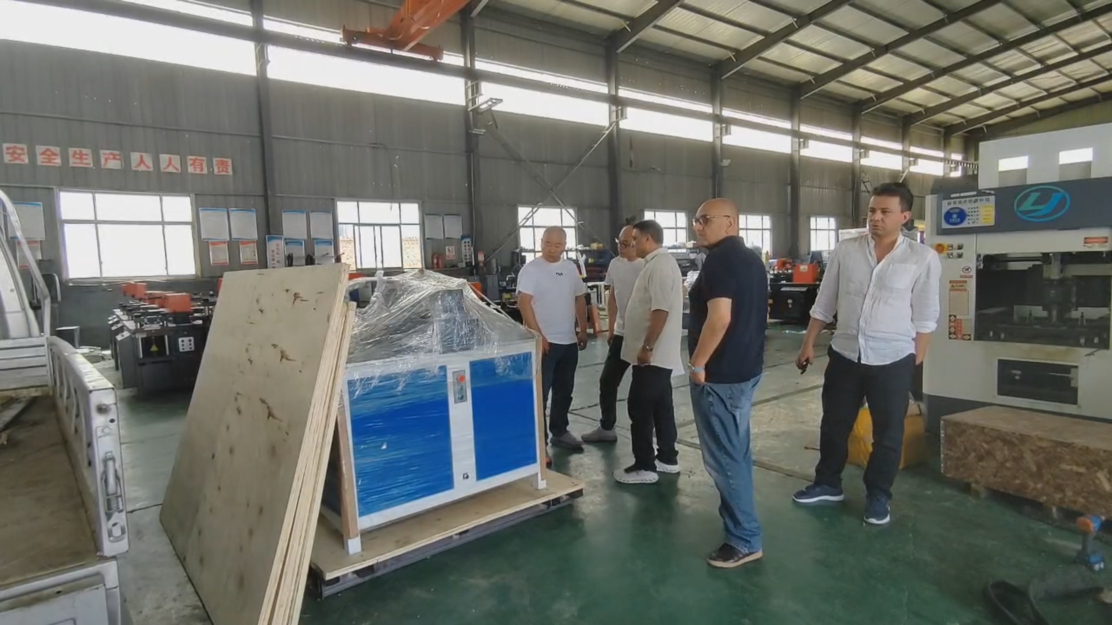Iranian client visits the factory to inspect the CNC busbar bending machine.