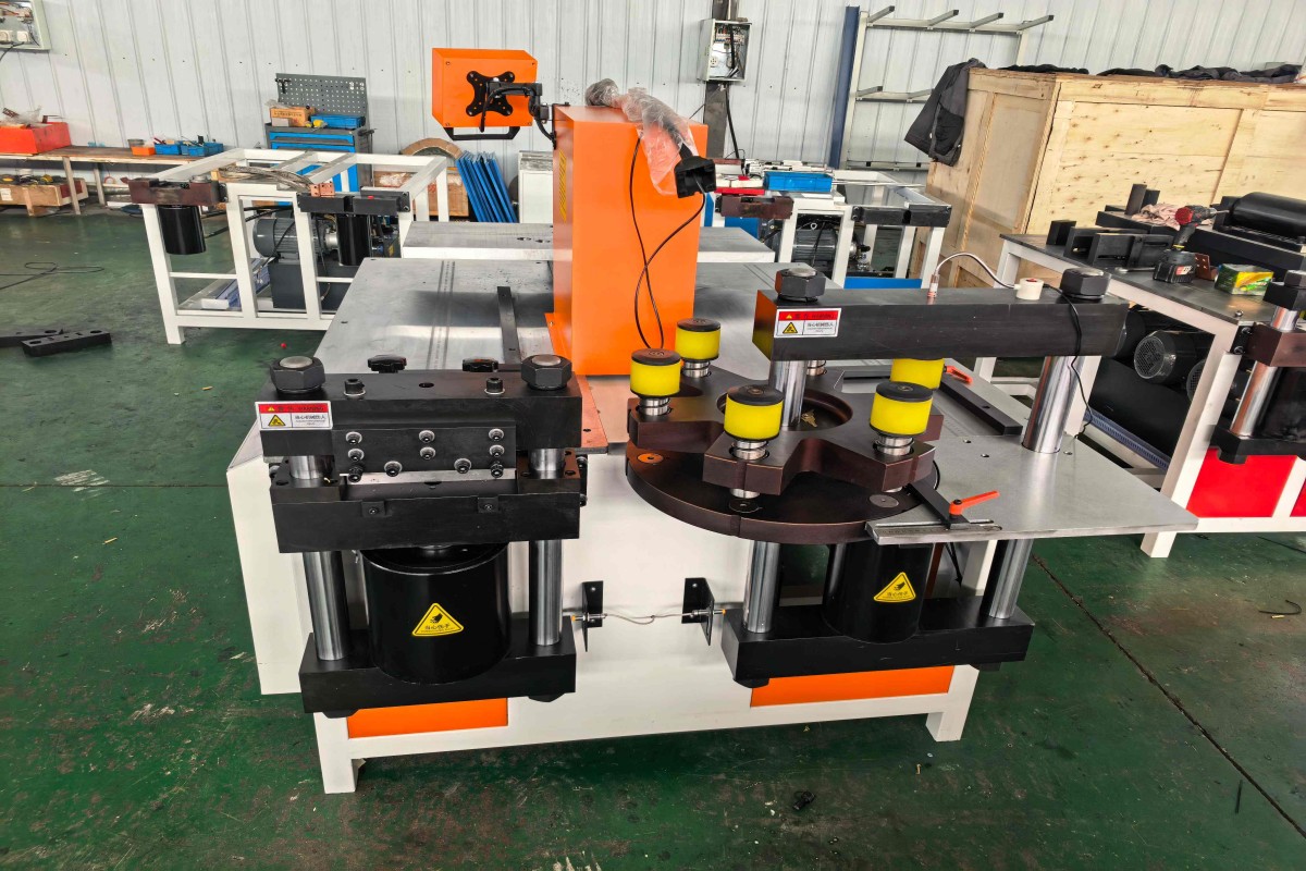 The BSSK-503 3-in-1 copper busbar machine has been successfully shipped to Pakistan.