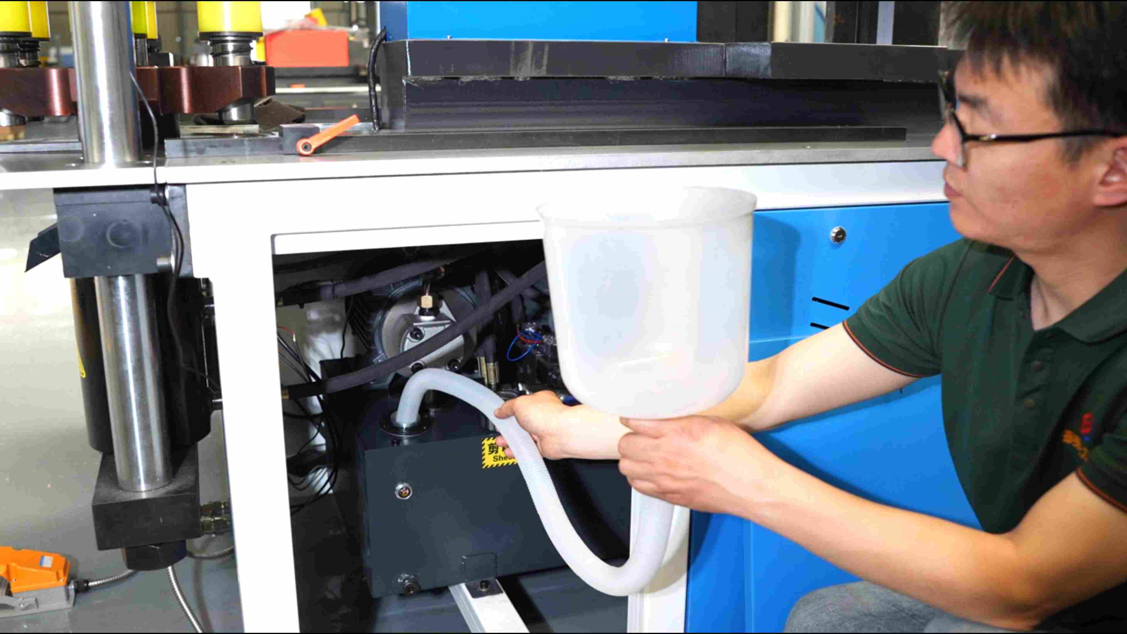 Selection Guide for Hydraulic Oil for Three-Station Busbar Processing Machines